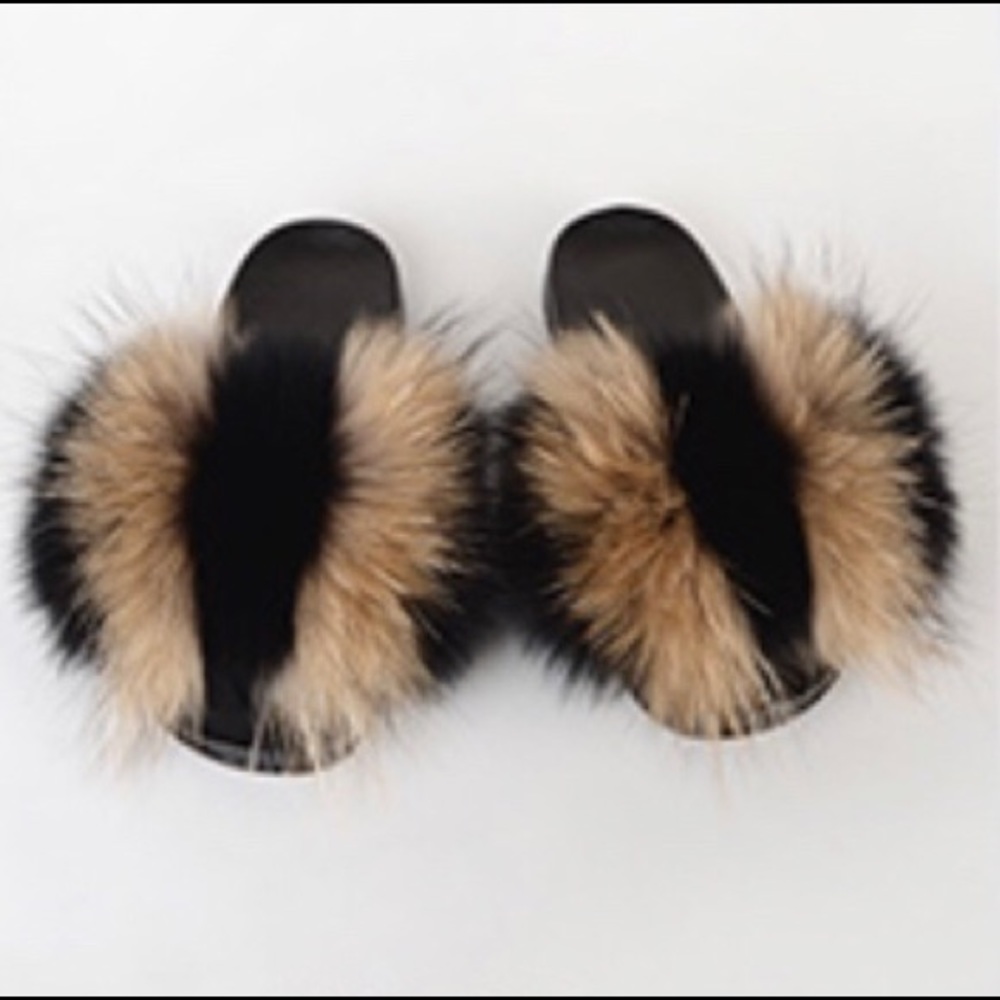 🆕🤎🖤🤎BLACK & CREAM FLUFFY FUR SANDALS